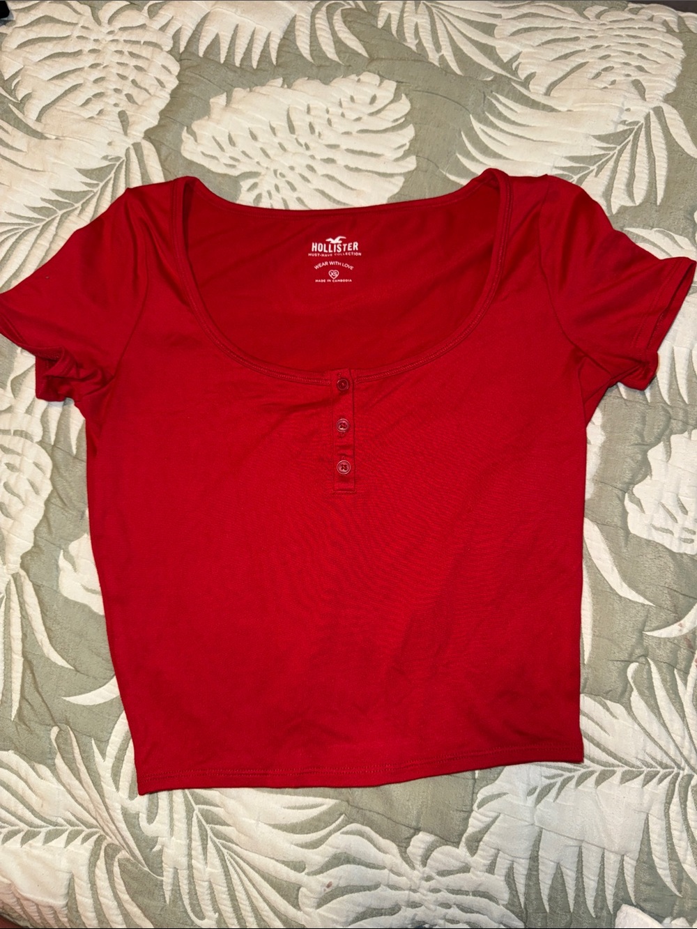 Hollister Women's Red Scoop Neck Button Crop Top XS